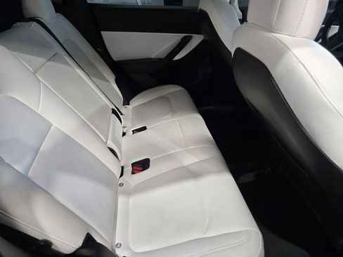 Used 2021 Tesla Model Y Long Range image 9