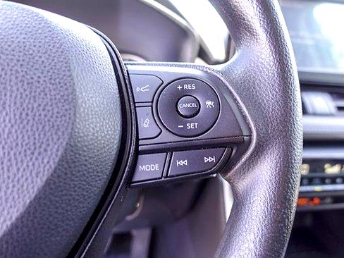 Used 2022 Toyota RAV4 XLE FWD image 14