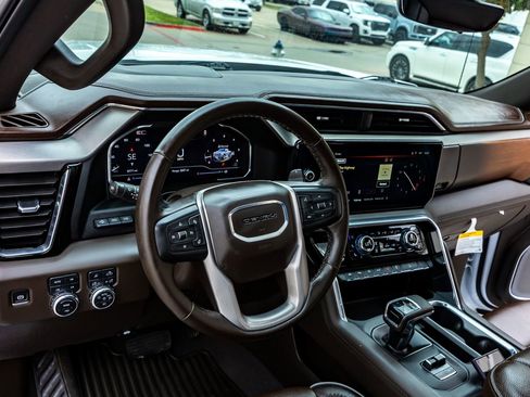 Used 2025 GMC Sierra 1500 Denali w/ Denali Reserve Package AWD/4WD image 17