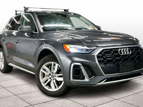 Used 2023 Audi Q5 2.0T Premium w/ Convenience Package image 2
