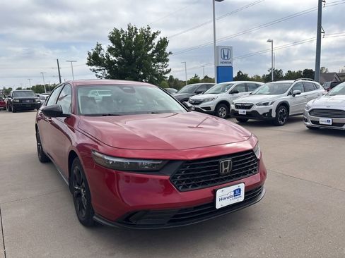 Certified 2025 Honda Accord SE image 3