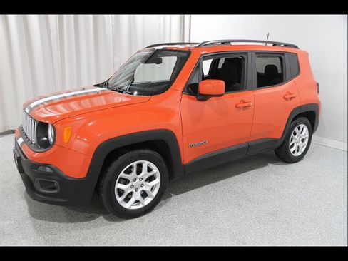 Used 2018 Jeep Renegade Latitude w/ Cold Weather Group image 3