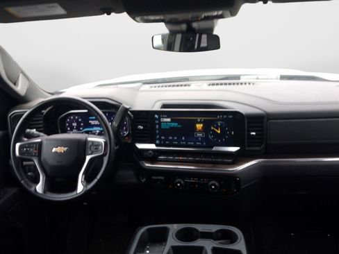 Used 2024 Chevrolet Silverado 1500 LT w/ Z71 Off-Road Package image 7