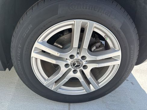 Used 2022 Mercedes-Benz GLA 250 4MATIC w/ Premium Package image 5