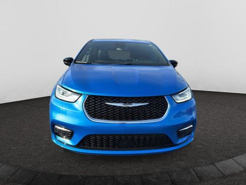 New 2026 Chrysler Pacifica Select AWD/4WD image 2