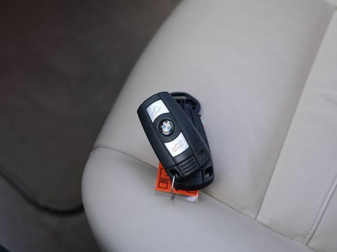 Used 2010 BMW 650i Coupe image 30