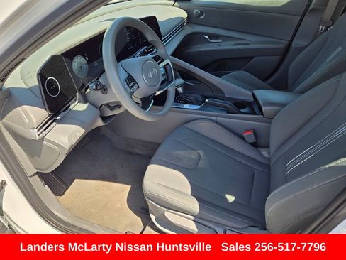 Used 2024 Hyundai Elantra SEL FWD image 17