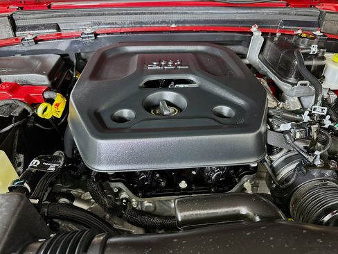 Used 2023 Jeep Wrangler Sahara image 32