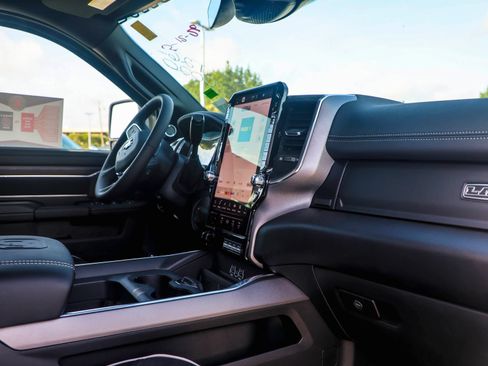 New 2026 RAM 2500 Laramie AWD/4WD image 12