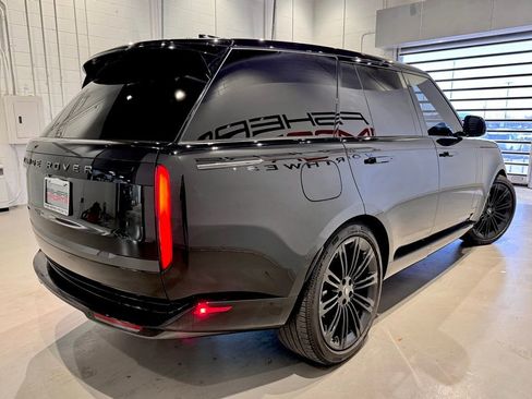 Used 2025 Land Rover Range Rover SE image 4