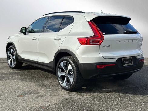 Used 2025 Volvo XC40 B5 Plus w/ Protection Package Premier image 5