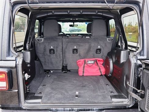 Used 2023 Jeep Wrangler Unlimited Sahara AWD/4WD image 12