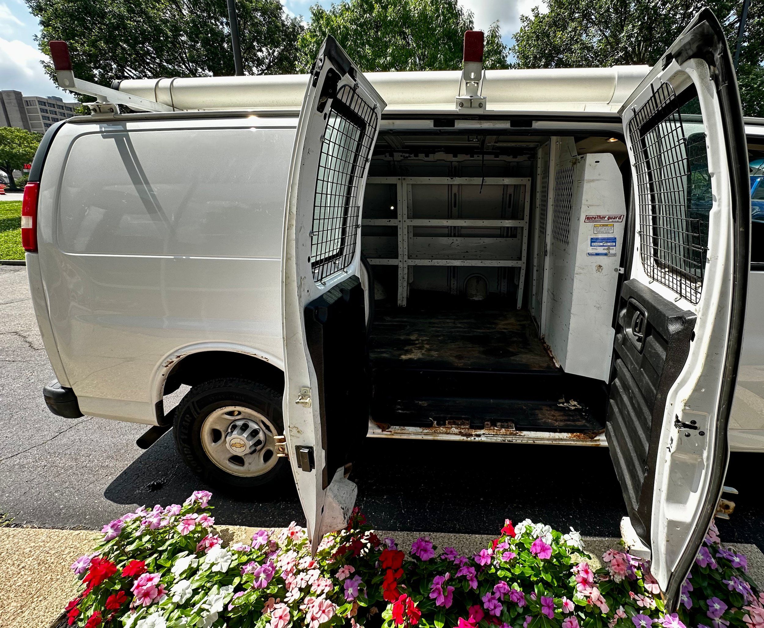 Used 2017 Chevrolet Express 2500 RWD image 7