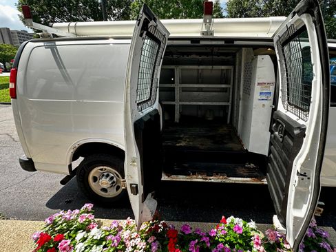 Used 2017 Chevrolet Express 2500 RWD image 7