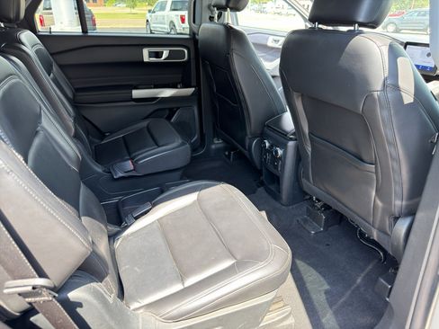 Used 2021 Ford Explorer XLT w/ Equipment Group 202A AWD/4WD image 14