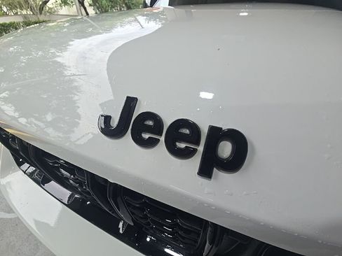 Used 2023 Jeep Grand Cherokee Limited w/ Black Appearance Package RWD image 36