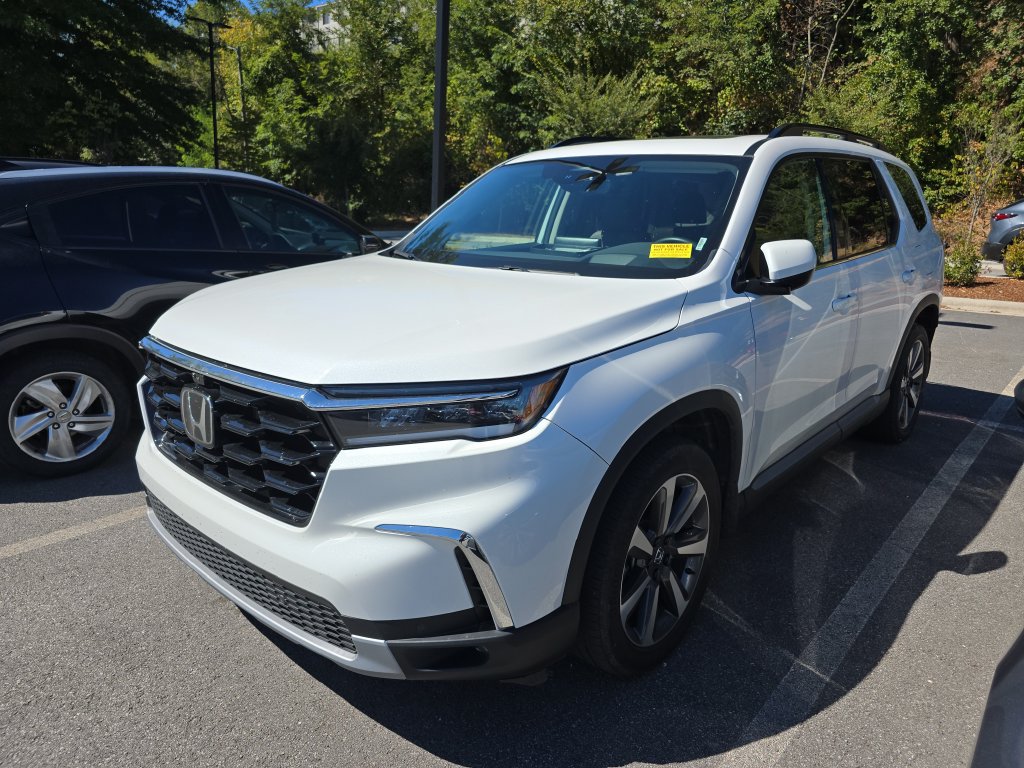 Used 2025 Honda Pilot Elite image 4