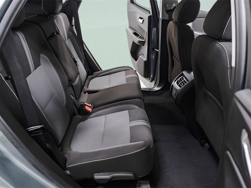 Used 2025 Chevrolet Blazer LT image 32