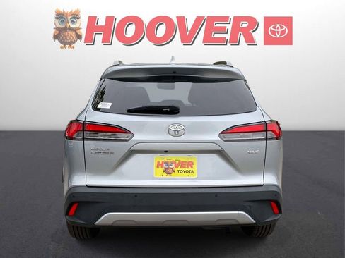 Used 2023 Toyota Corolla Cross XLE w/ Convenience Package FWD image 3