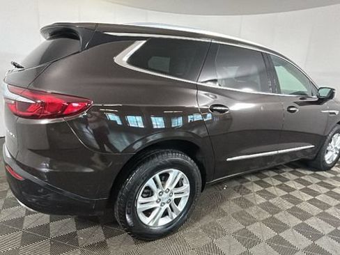 Used 2018 Buick Enclave Essence w/ Trailering Package FWD image 2