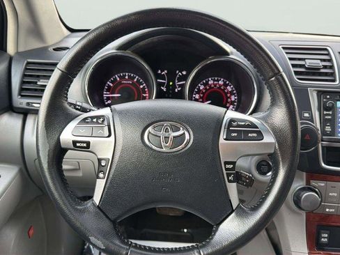 Used 2013 Toyota Highlander Limited AWD/4WD image 24