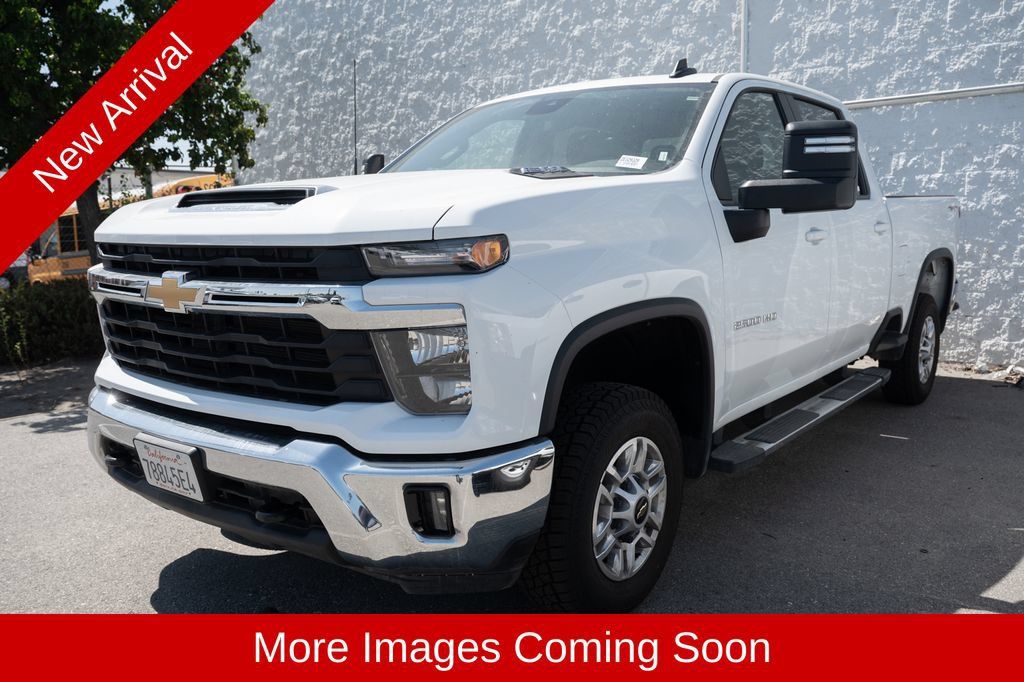 Used 2025 Chevrolet Silverado 2500 LT w/ Convenience Package AWD/4WD image 4