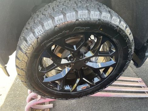 Used 2025 Chevrolet Silverado 1500 LT image 6