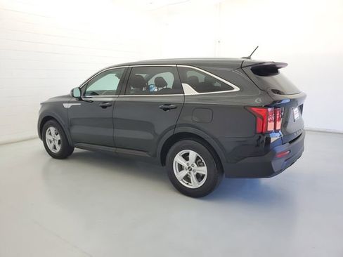 Used 2022 Kia Sorento LX image 7