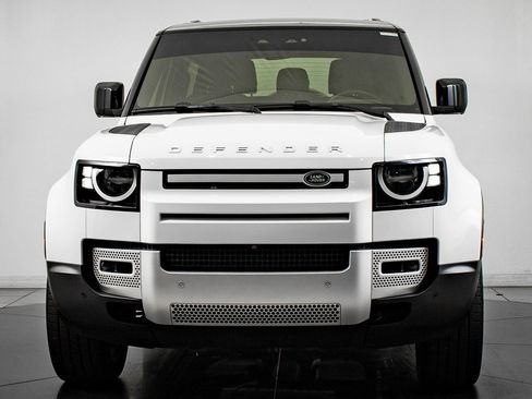 Used 2023 Land Rover Defender 90 S image 2