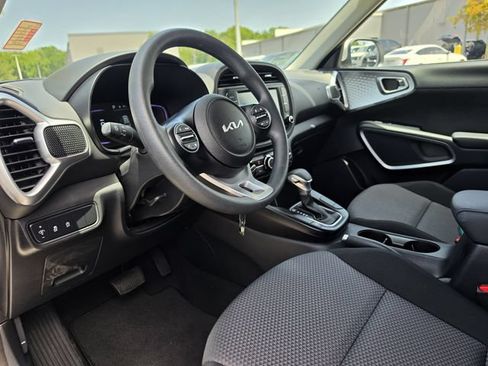 Certified 2025 Kia Soul LX w/ LX Technology Package FWD image 13