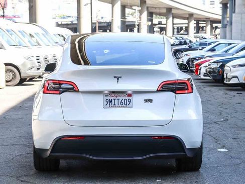 Used 2024 Tesla Model Y 2WD image 5
