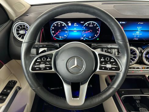 Used 2022 Mercedes-Benz GLB 250 4MATIC image 9