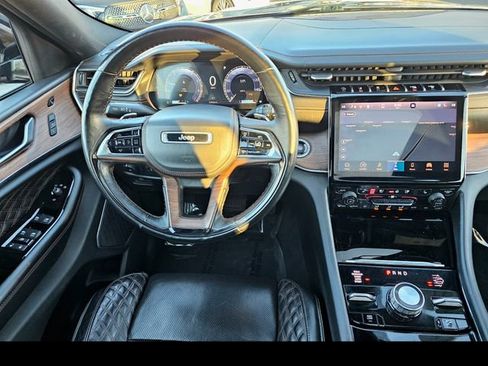 Used 2021 Jeep Grand Cherokee L Summit w/ Luxury Tech Group V AWD/4WD image 32