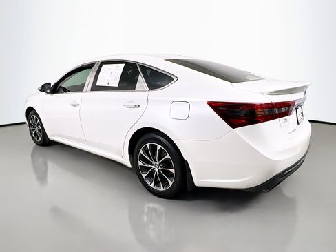 Used 2016 Toyota Avalon XLE image 8