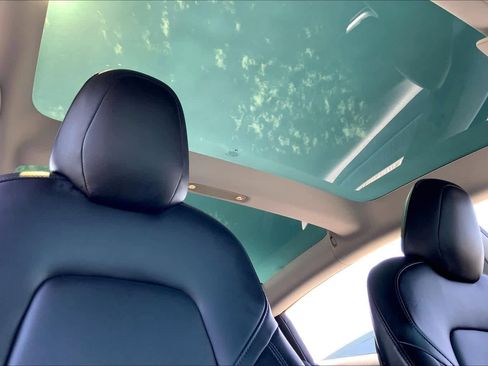 Used 2018 Tesla Model 3 Long Range RWD image 13