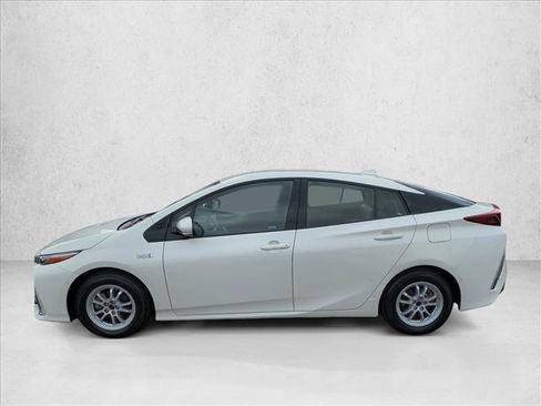 Used 2017 Toyota Prius Prime Advanced image 9