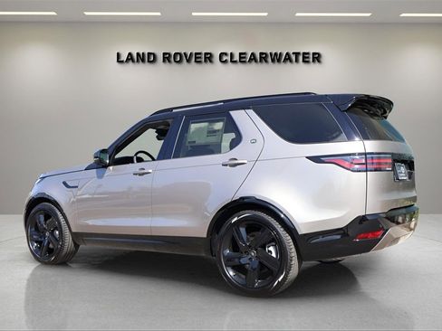 Used 2025 Land Rover Discovery Dynamic SE image 3