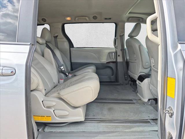 Used 2014 Toyota Sienna XLE FWD image 18