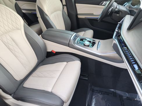 Used 2023 BMW X7 M60i w/ Executive Package image 13