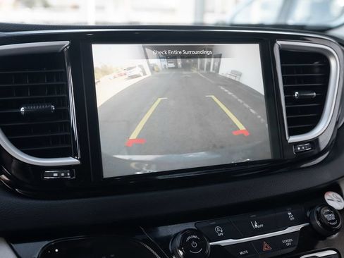 Used 2022 Chrysler Pacifica Touring-L FWD image 31