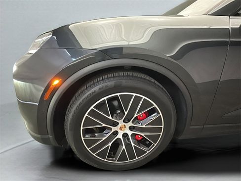 Used 2025 Porsche Macan 4S Electric image 3