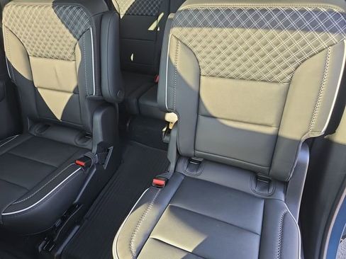 Used 2025 GMC Acadia Denali w/ Super Cruise Package image 26