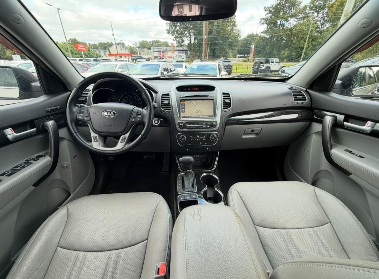 Used 2015 Kia Sorento SX FWD image 2