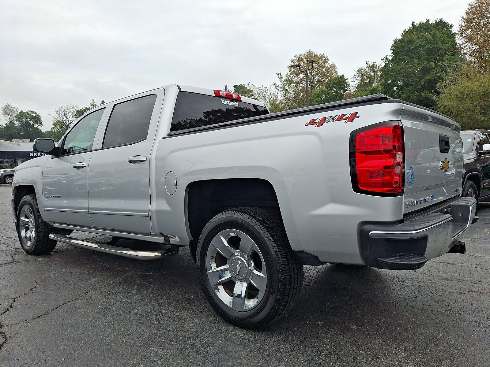Used 2018 Chevrolet Silverado 1500 LT w/ LT Eassist Package AWD/4WD image 4