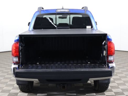 Used 2018 Toyota Tacoma TRD Off-Road AWD/4WD image 17