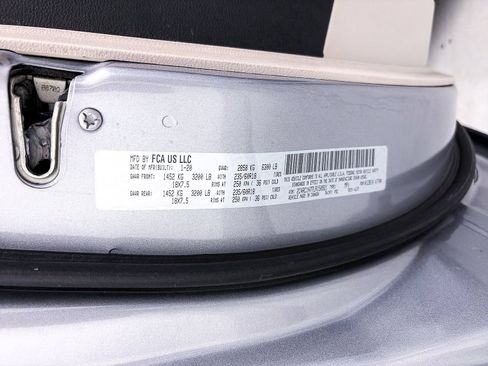 Used 2020 Chrysler Pacifica Limited w/ Advanced Safetytec Group FWD image 42