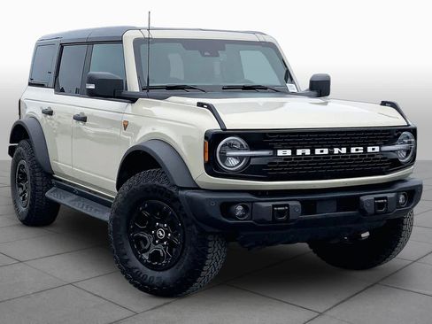 Certified 2025 Ford Bronco Badlands AWD/4WD image 3