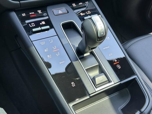 Certified 2026 Porsche Macan AWD/4WD image 29