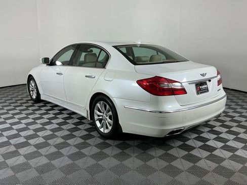 Used 2013 Hyundai Genesis 3.8 RWD image 5