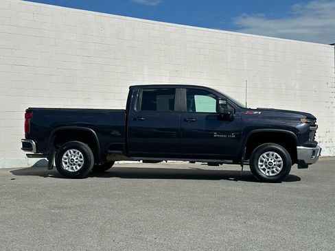Used 2024 Chevrolet Silverado 2500 LT w/ Z71 Off-Road Package AWD/4WD image 2